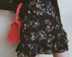 碎花超短裙